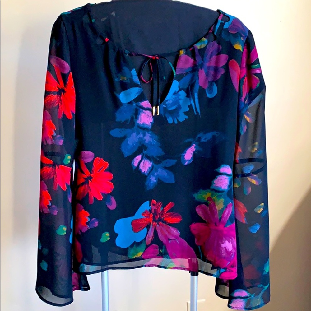 Guess flower 🌸 print blouse